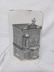 lot 40 image: Department 56 The Christmas Shop Holiday Village Dcor Piece