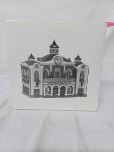 lot 48 image: Department 56 Grand Central Railway Station Holiday Village Dcor Piece
