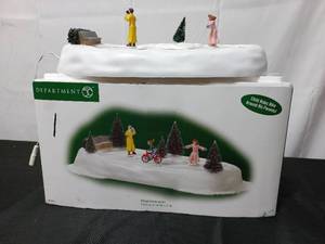 lot 86 image: Department 56 Electronic Winter Scene