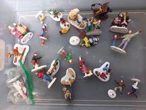 lot 93 image: Department 56 Collection of Figurines and More