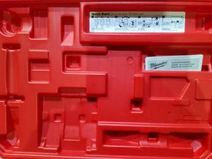 lot 40 image: Milwaukee M12 HAMMERVAC Universal Dust Extractor Kit (new)