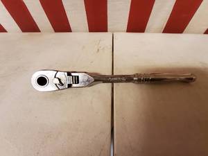 lot 29 image: Husky  38 pivoting head ratchet