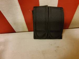 lot 121 image: Gunmate 2 mag holster, new