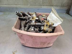 lot 131 image: Large Lot of Diesel Injectors