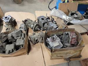 lot 172 image: Large Lot of Assorted Diesel Injector Parts - CAV, International Harvester and More