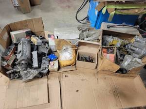 lot 173 image: Large Lot of Assorted Diesel Injector Parts - CAV and More
