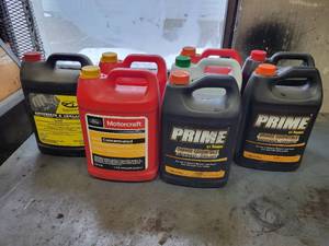lot 193 image: (8) 1-Gallon Jugs of Concentrated Anti-Freeze  Coolant