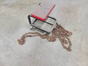 lot 197 image: 20 x 516 Log Chain and Rolling Mechanics Stool