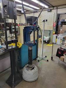 lot 46 image: DAKE 3-Ton Ratchet Lever Arbor Press - Model 1-34 - Includes Stand