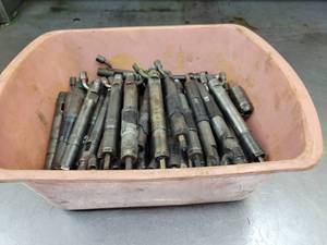 lot 86 image: Large Lot of Diesel Injector Cores - Mostly KBAL105