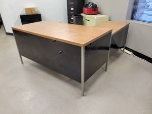 lot 252 image: Steel L-Shaped Desk with Laminate Tops and Contents