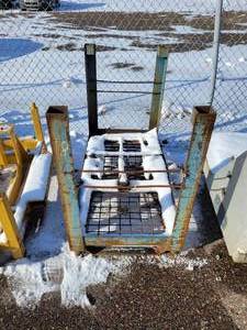 lot 24 image: Engine Stand - Approx. 46 x 34 x 24