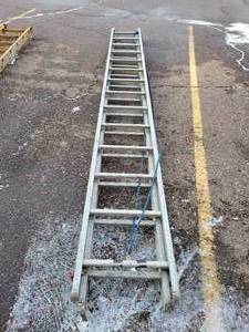 lot 296 image: 14 Aluminum Extension Ladder