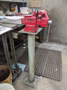 lot 56 image: WILTON 5-12 Bench Vise w Stand