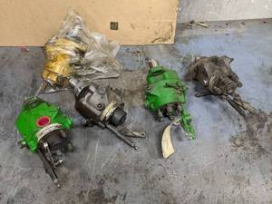 lot 165 image: (5) Roosa-Master Injection Pump Heads