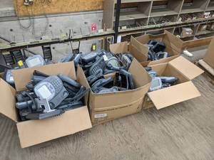 lot 285 image: Lot of 60 AVAYA Digital Telephones - See Description for Details