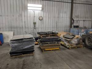 lot 289 image: (6) Pallets of Lozier Shelving - 48 & 36 Shelves - Good Condition