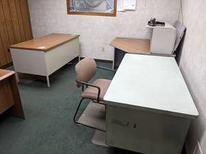 lot 291 image: Office Furniture - (4) Desks, (1) Office Chair