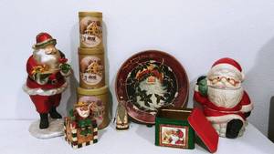 lot 1 image: Santa Cookie Jar and Santa Christmas Decor