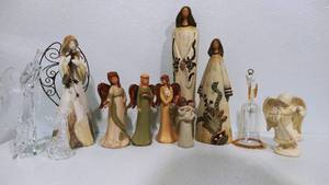 lot 3 image: Collectible Angel Decor
