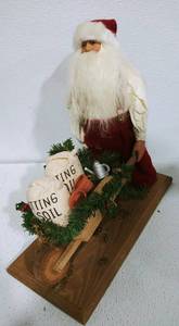 lot 12 image: Collectible Gardening Santa