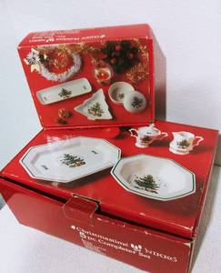 lot 20 image: LARGE SELECTION of Nikko Happy Holidays Dinnerware