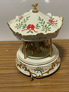lot 41 image: Lenox Holiday Santa Carousel Centerpiece Wind Up Music Box
