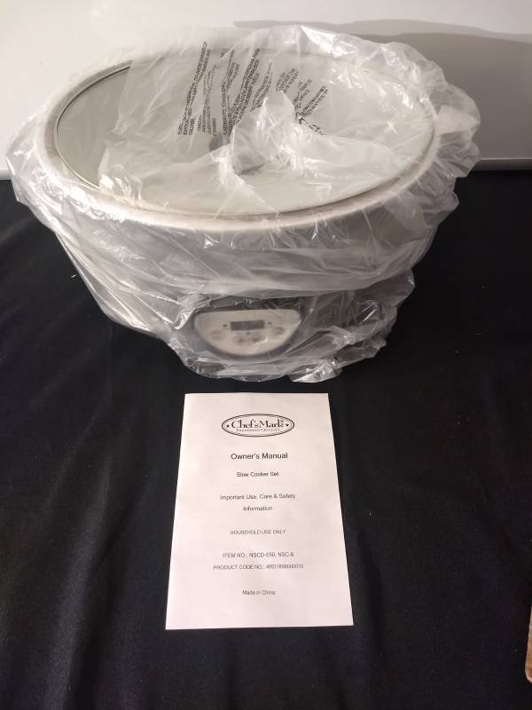 lot 26 image: Chefs Mark Slow Cooker Set (No Crockpot) Review Pictures