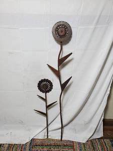 2 Piece Set of Metal Flowers