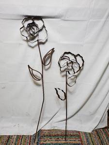 2 Piece Set of Metal Flowers
