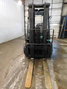 lot 4 image: 2001 Mitsubishi FG30K LP Forklift with Cab