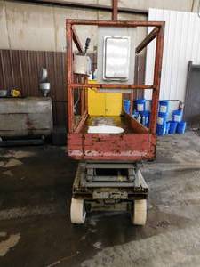 lot 22 image: 1996 Skyjack SJ3220 Scissor Lift - For Parts or Repair