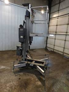 lot 14 image: 1995 JLG AM24 Personnel Lift