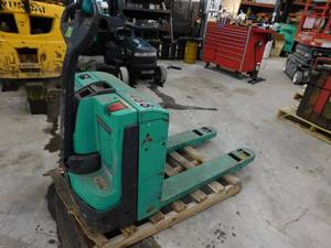 lot 16 image: 2017 Mitsubishi PW23 Electric Pallet Jack