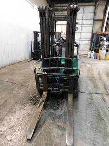 lot 11 image: 1993 Mitsubishi FBC25 Electric Forklift