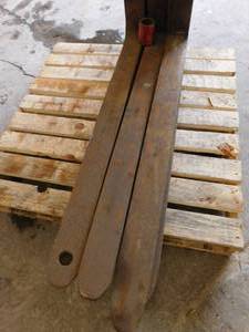 lot 26 image: 3 Sets of Shaft Style Forklift Forks