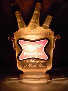 lot 7 image: VINTAGE MILLER HIGH LIFE THE CHAMPAGNE OF BOTTLE BEER BAR LIGHT - WORKS - COOL OLD SCHOOL PIECE - APPROX 11 By 17 - SEE PICTURES