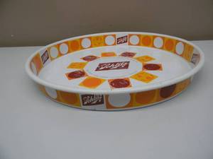 lot 15 image: Vintage 1968 SCHLITZ BEER METAL SERVING TRAY 13 THE BEER THAT MADE MILWAUKEE FAMOUS - GREAT PIECE - SEE PICTURES