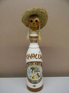 lot 29 image: VINTAGE KAHLUA BOTTLE MEXICO WITH VINTAGE MEXICO HANDMADE CORK TOPPER - COOL SET - NICE - SEE PICTURES