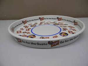 lot 37 image: Vintage SCHLITZ BEER METAL SERVING TRAY 13 GO FOR THE GUSTO - GREAT PIECE - SEE PICTURES
