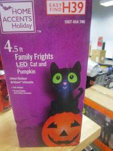 lot 371 image: Home Accents Holiday 4.5 ft Cat Jack-O-Lantern Halloween Inflatable (OPEN BOX)