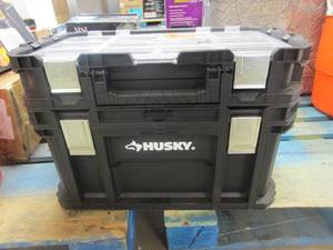lot 385 image: Husky 22 in. Connect Rolling System Plastic Tool Box (ONLY 2 OF 3 PIECES, MISSING BOTTOM WITH WHEELS)