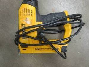 lot 422 image: DEWALT 5-in-1 Multi-Tacker and Brad Nailer (SLIGHTLY USED, WORKS)