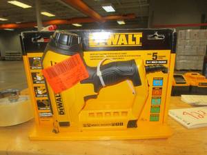 lot 423 image: DEWALT 5-in-1 Multi-Tacker and Brad Nailer (APPEARS NEW)