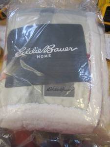 lot 431 image: EDDIE BAUER Ultra Plush Newcastle Plaid Sherpa Reverse Throw Blanket