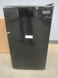 lot 110 image: Magic Chef 4.4 cu. ft. Mini Fridge in Black - Scratch and Dent, Works - SOLD AS IS