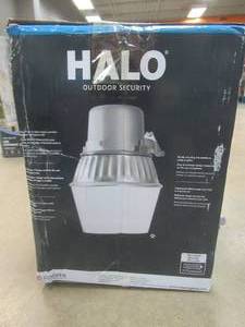 lot 136 image: Top Rated Halo 65-Watt Metallic Outdoor Fluorescent Security Wall and Area Light with Dusk to Dawn Photocell Sensor - SOLD AS IS