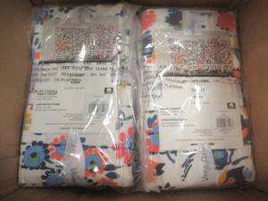 lot 141 image: (2) Vera Bradley Petite Floral Blue Cotton King Shams, NEW SOLD AS IS