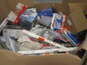 lot 472 image: Wholesale Bin Of Small Misc. Items (SEE PHOTOS)
