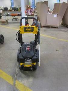 lot 475 image: DEWALT 3300 PSI 2.4 GPM Gas Cold Water Pressure Washer with HONDA GCV200 Engine (RUNS)